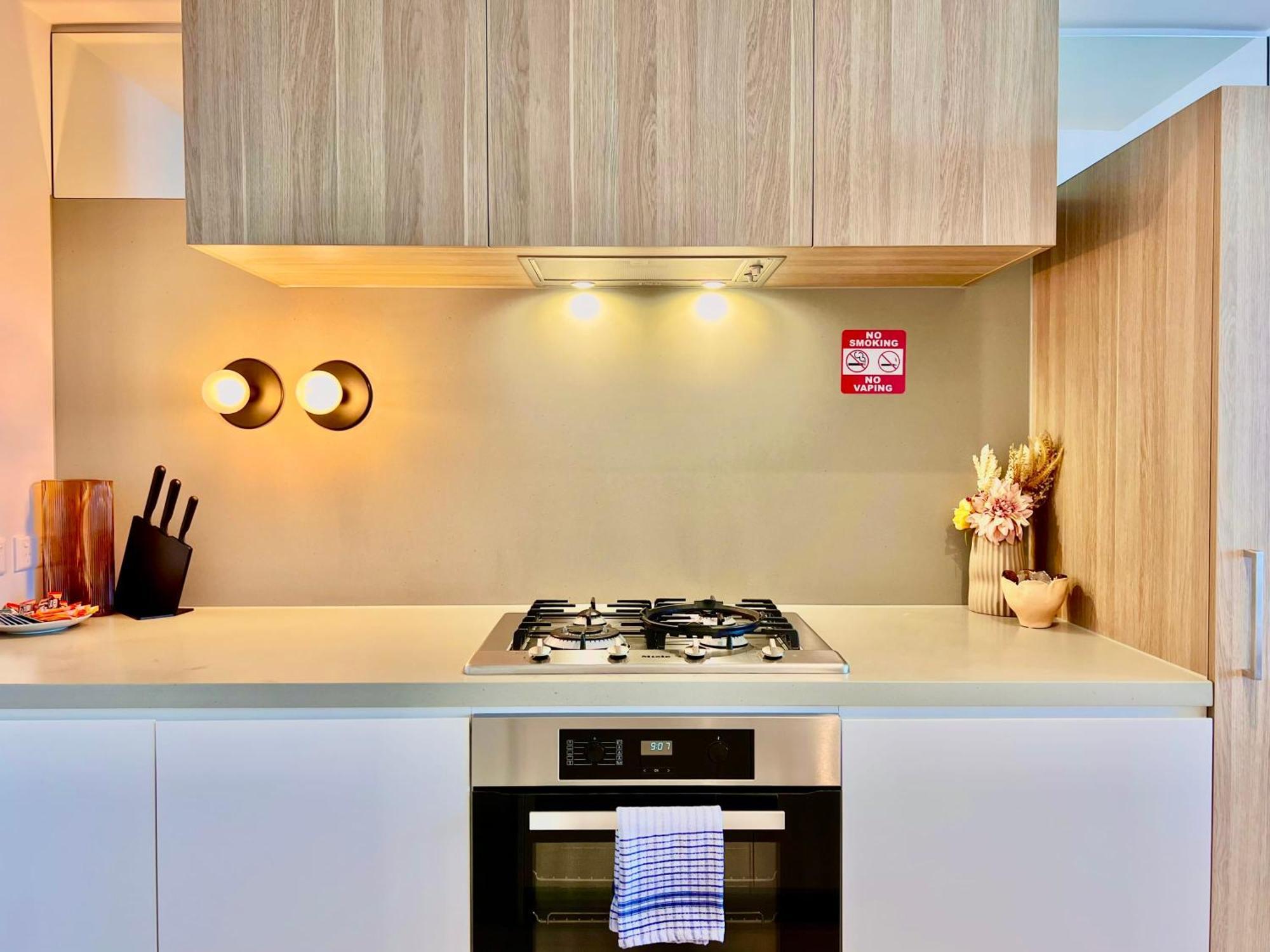 High Rise View 2bed2bath Apartment *
