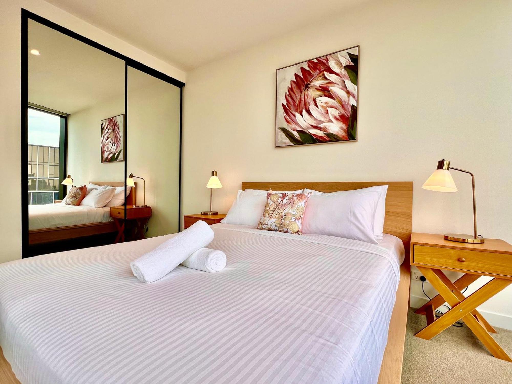 High Rise View 2bed2bath * Melbourne