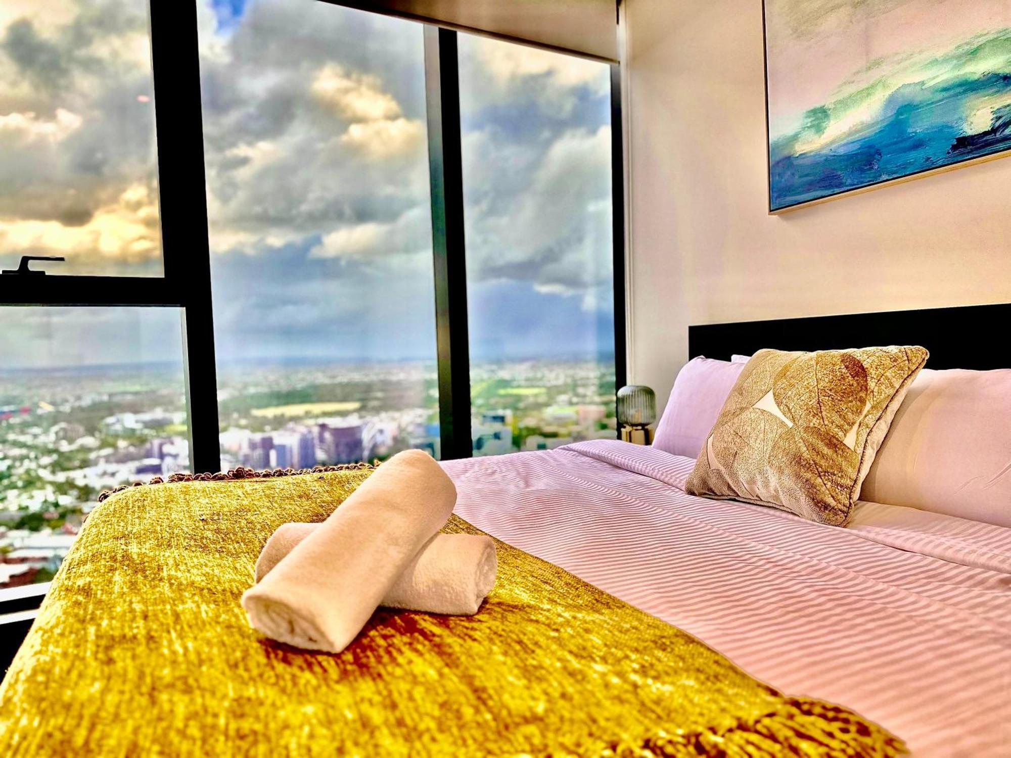 High Rise View 2bed2bath *